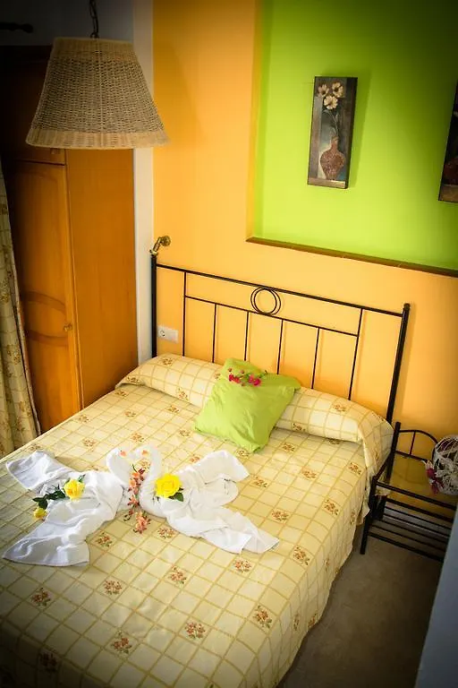 Guest house Hostal Malia Conil De La Frontera